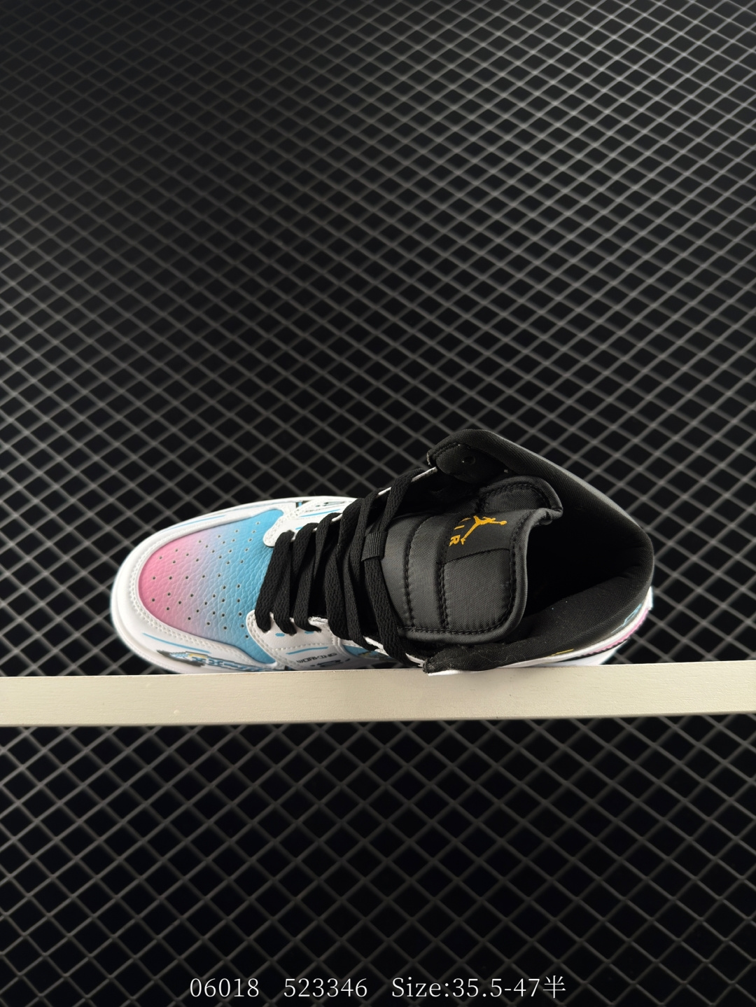 （NIKE）AIR JORDAN 1 MID